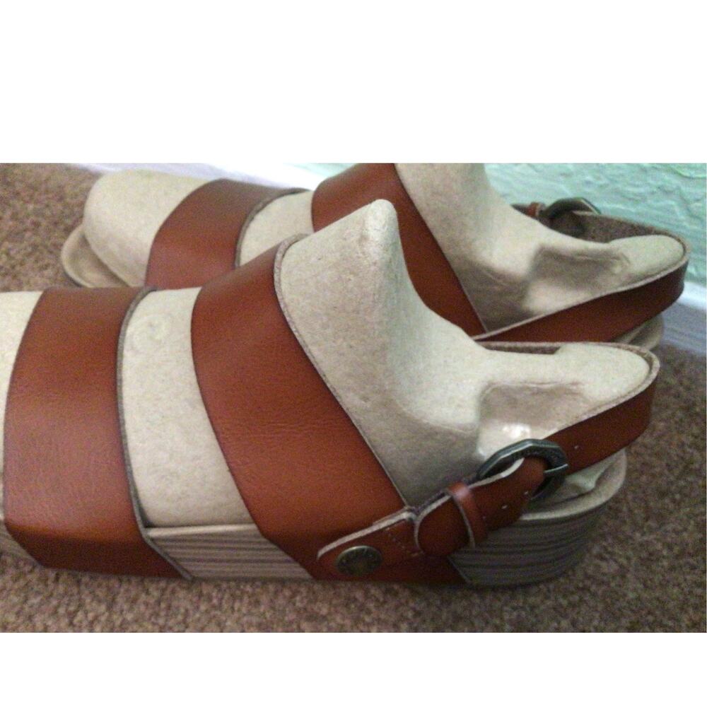 Blowfish Sandals 7.5 Vegan - Picture 6 of 6